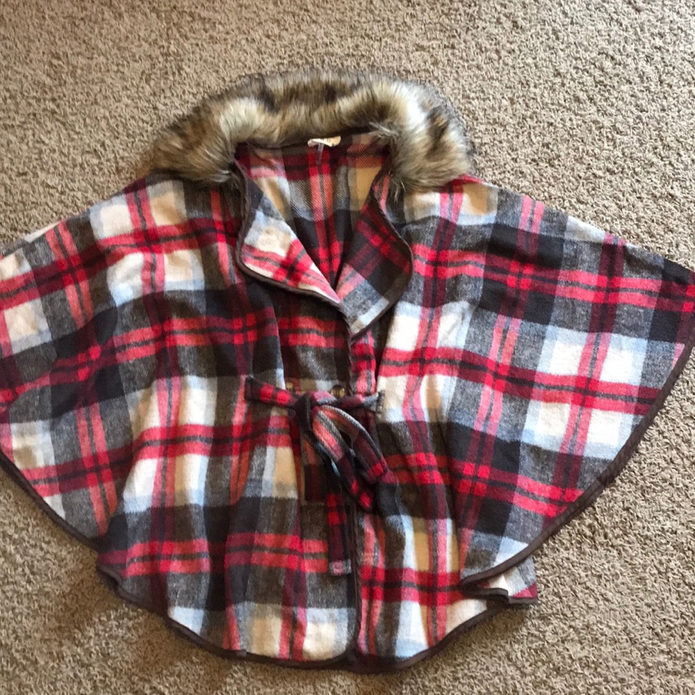 ETWO bat wing faux fur trimmed cape size M nwot